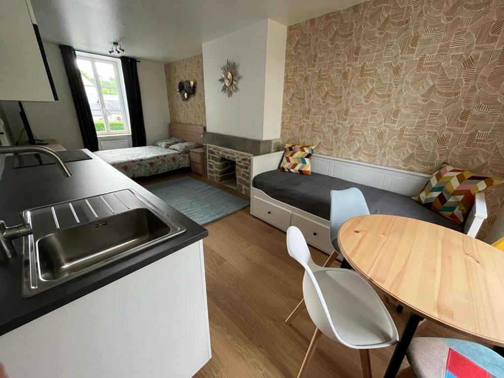 La Maison Des Amis En Normandie Pontfarcy エクステリア 写真