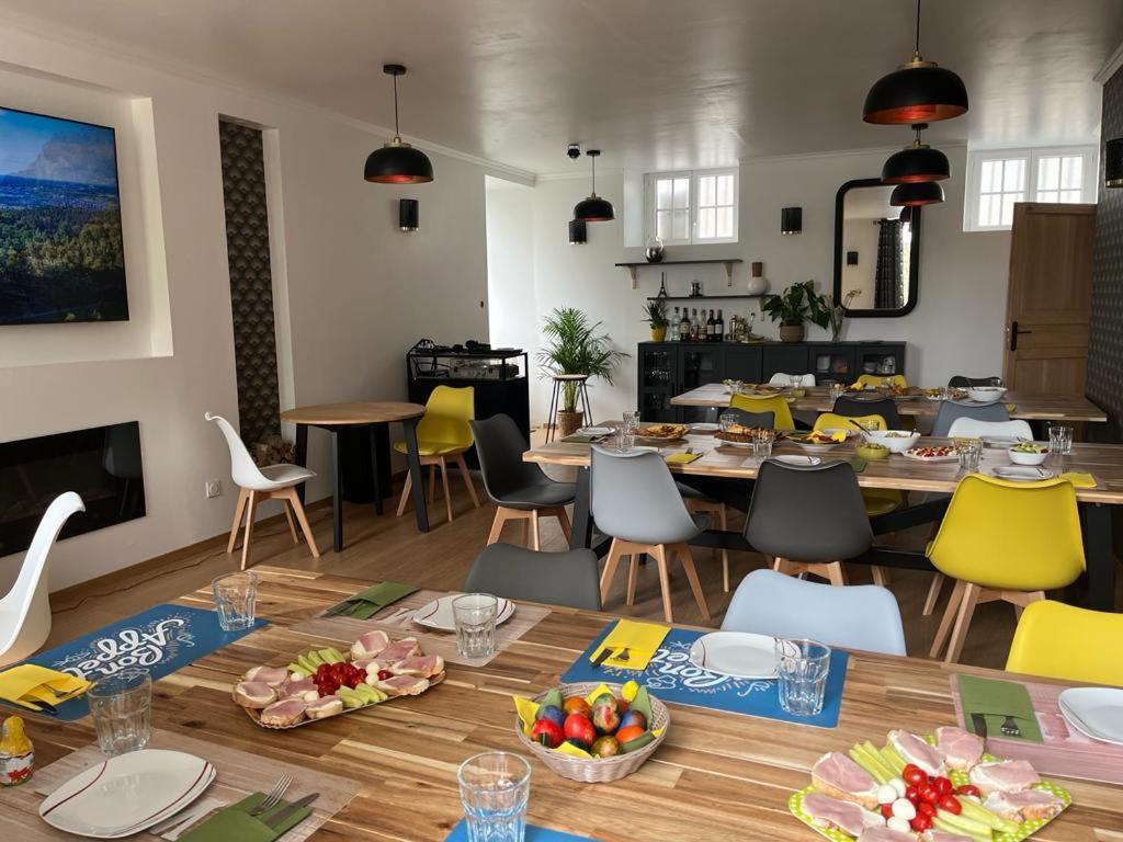 La Maison Des Amis En Normandie Pontfarcy エクステリア 写真