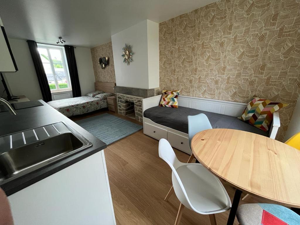 La Maison Des Amis En Normandie Pontfarcy エクステリア 写真
